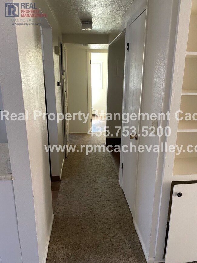 Foto del edificio - 271 Riverbend Rd
