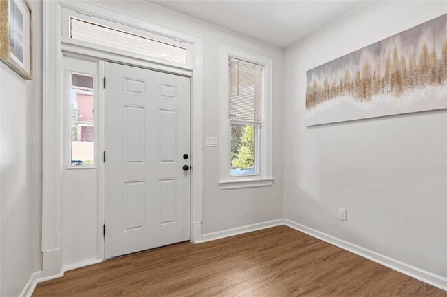 Building Photo - 301 Suncrest St