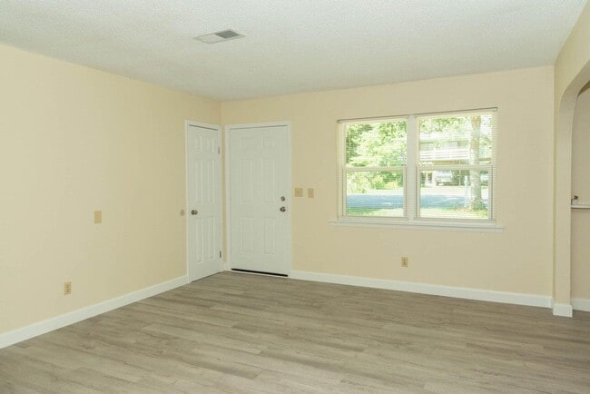 Building Photo - 705 Winton Ct
