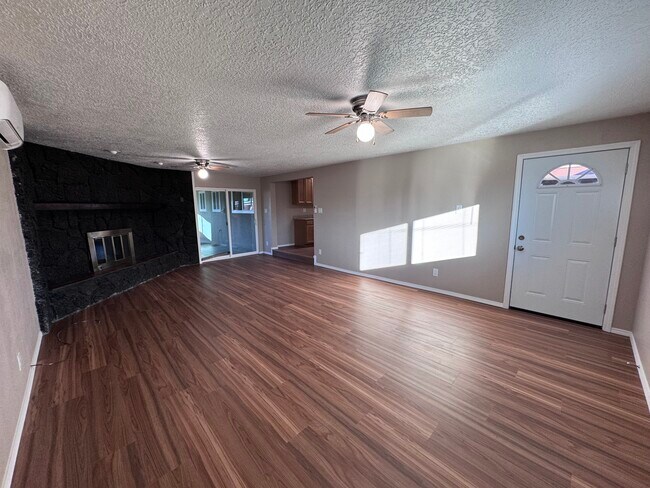 Foto del edificio - 11427 Angelina Pl NE