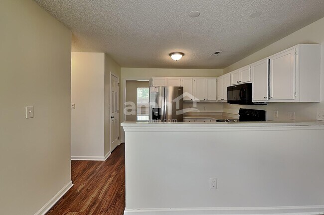 Building Photo - 1020 Ridgefield Cir