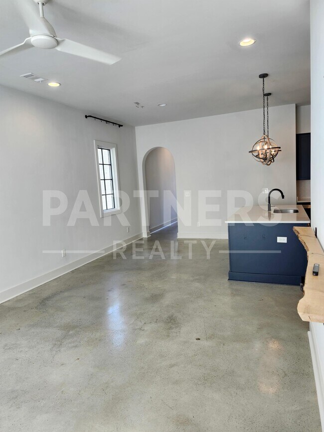 Foto del edificio - 4668 Broadwick St