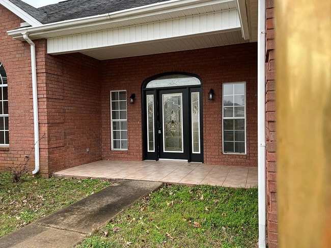 Building Photo - 112 Creekview Trl