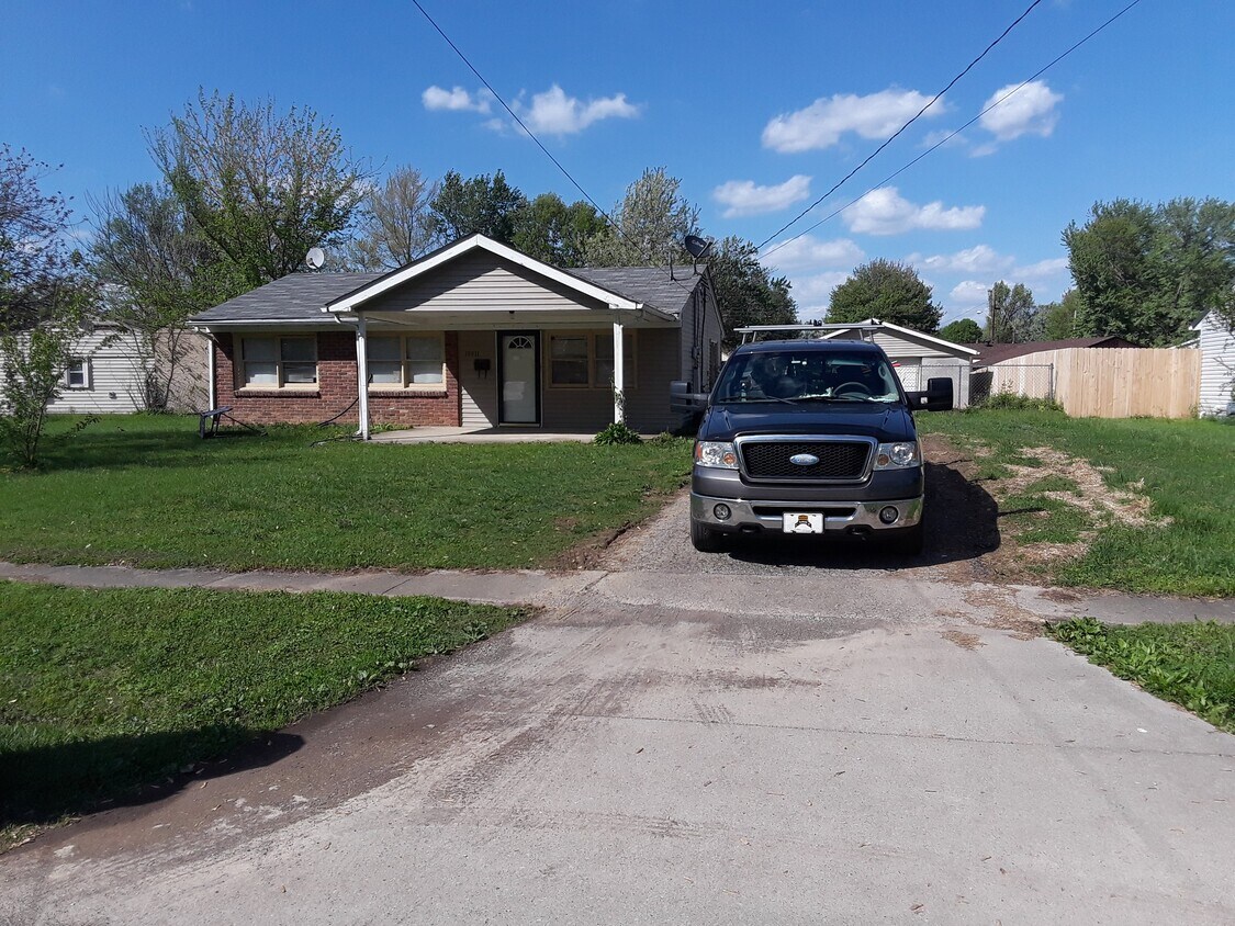 Front of House - 10911 Milwaukee Way