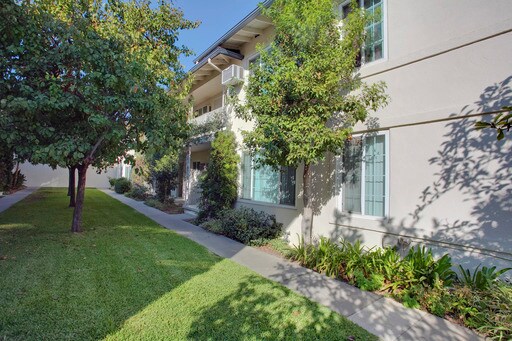 Building Photo - 941 W Huntington Dr