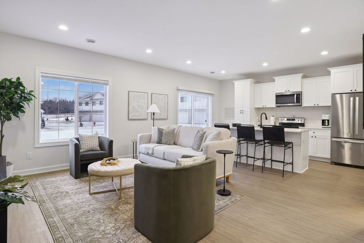 Foto principal - 3 Bedroom Townhome