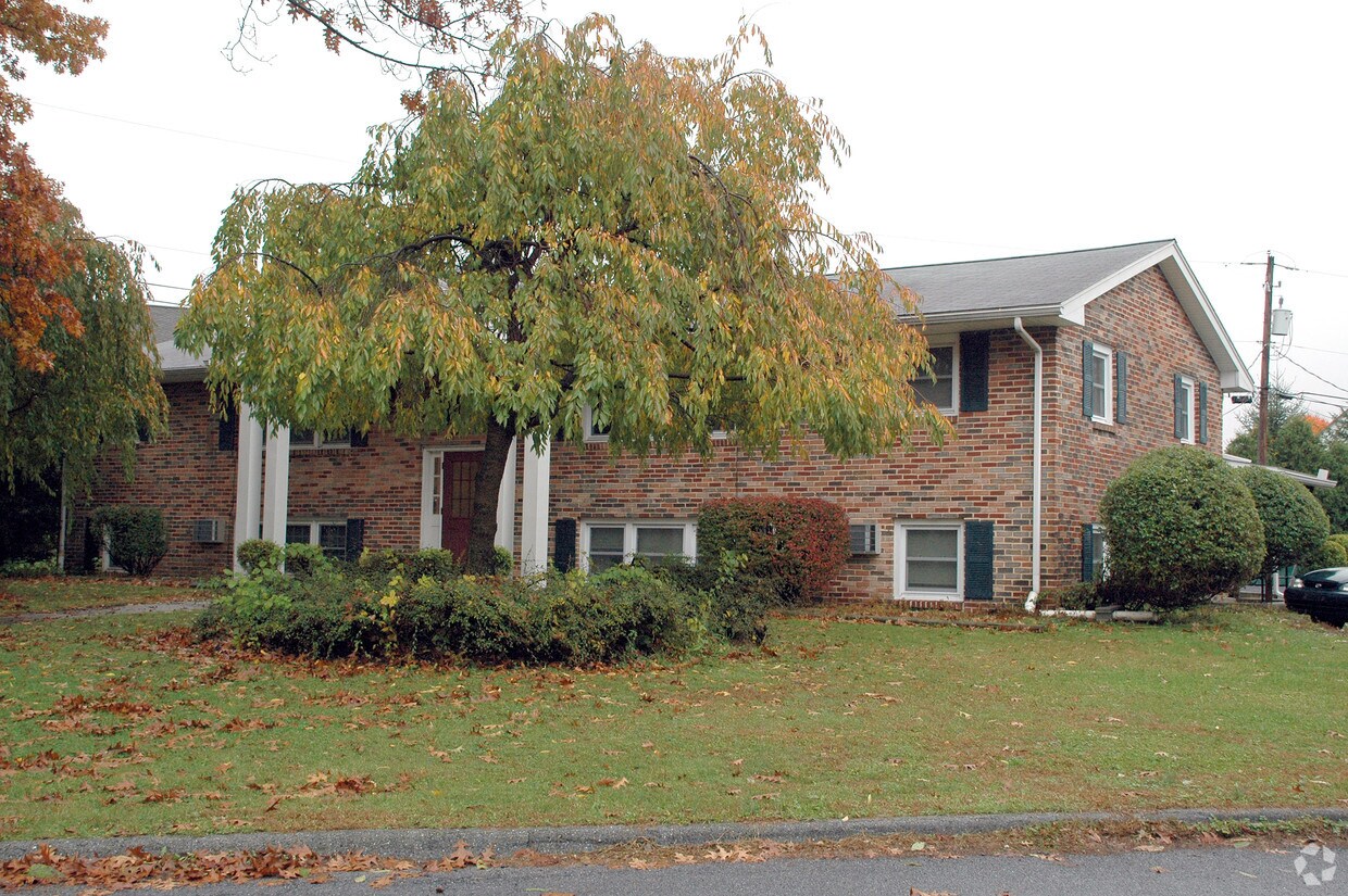 Primary Photo - 372 E Glenn Rd