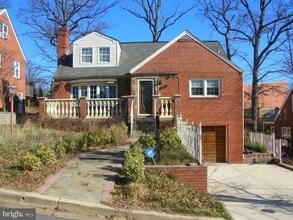 Building Photo - 6308 Joslyn Pl