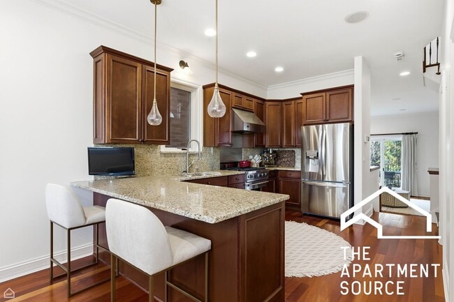 Photo - 952 N Racine Ave Townhome