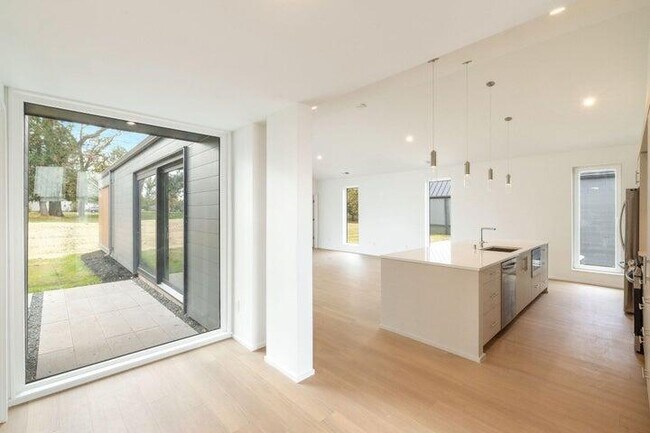 Foto del edificio - 1185 Harmony Ct