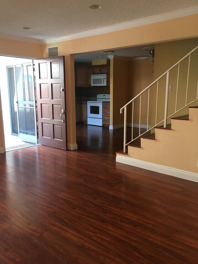 7300 Lennox Ave Unit I18, Van Nuys, CA 91405 Condo for Rent in Van