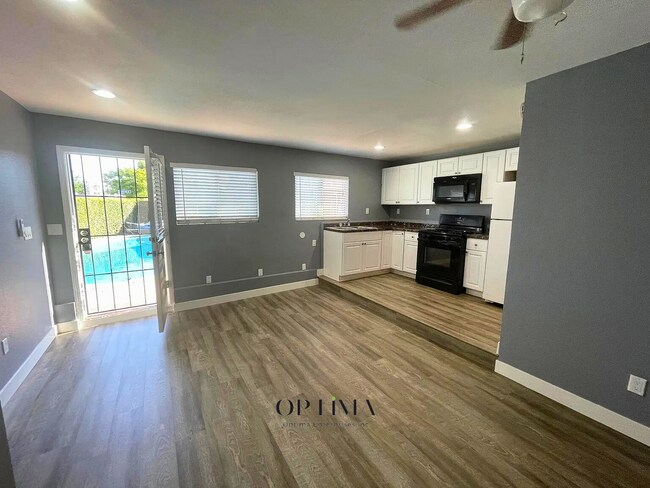 Foto del edificio - 8400 Fullbright Ave