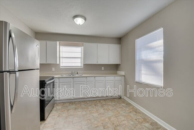 Building Photo - 329 Verdery Dr