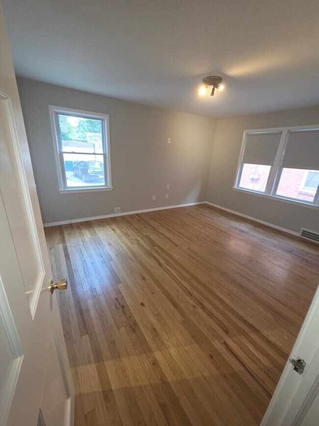 Foto del edificio - 13816 Cedar Rd