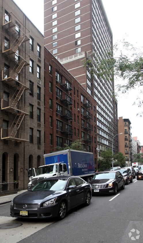 Foto del edificio - 320 W 56th St