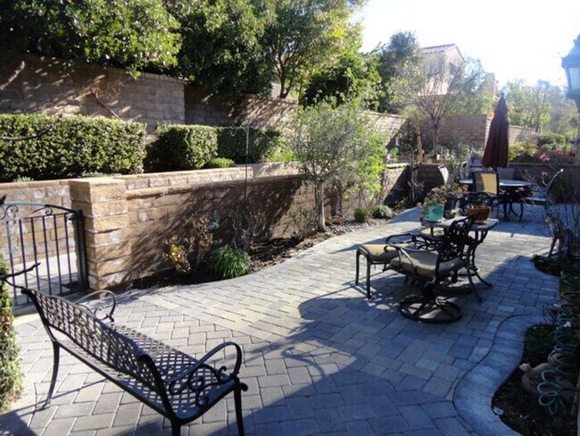 Foto del edificio - Luxurious 2 + 2.5 Belcaro 2392 SQFT Retire...