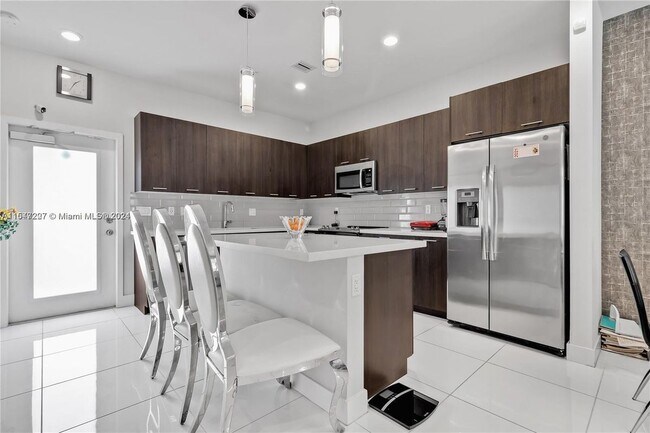 Foto del edificio - 4745 NW 84th Ct