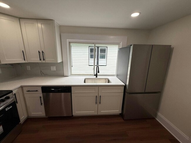 Building Photo - 1326 W 110th St