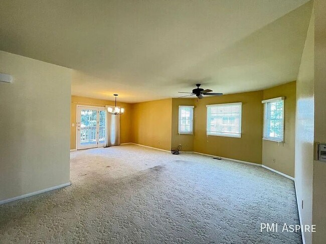 Building Photo - Beautiful Townhome in 55 Plus Community