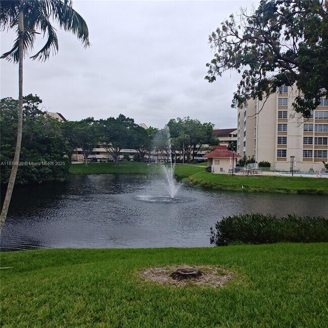 Foto del edificio - 7051 Environ Blvd