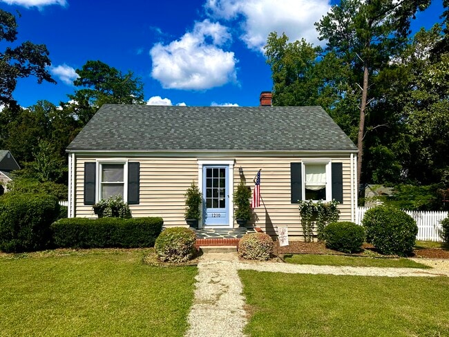 Building Photo - 1210 Foxcroft Rd