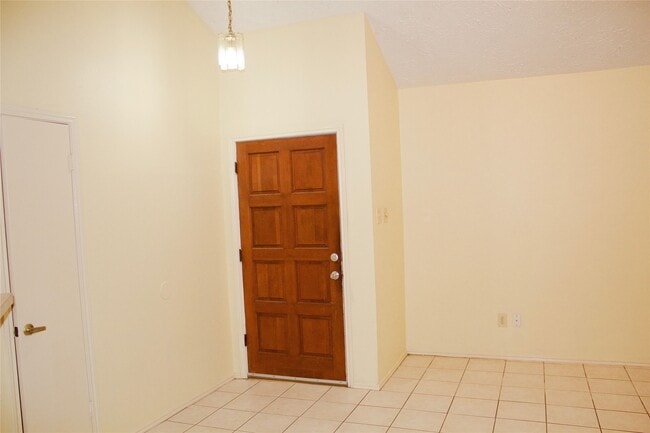 Foto del edificio - 2046 Hickory Glen Dr