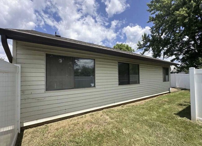 Backyard Privacy fences - 10 Wrightwood Pl