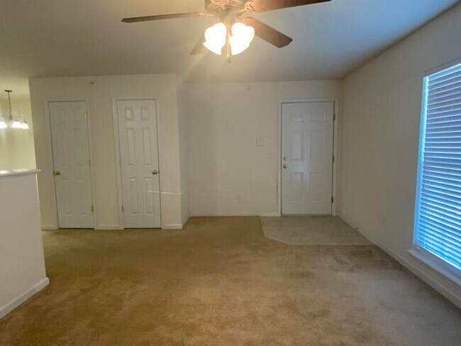 Foto del edificio - 729 A Tower Grv