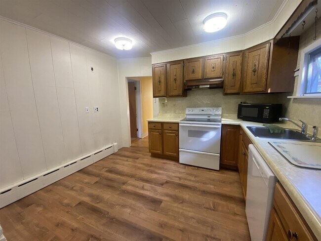 Building Photo - 15 Corinthian Rd