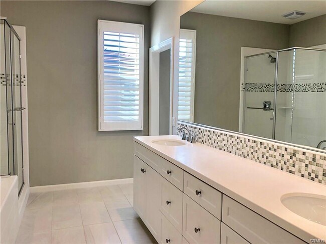 Building Photo - 94 Desert Pne