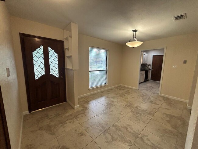 Building Photo - 1012 Mockingbird Dr