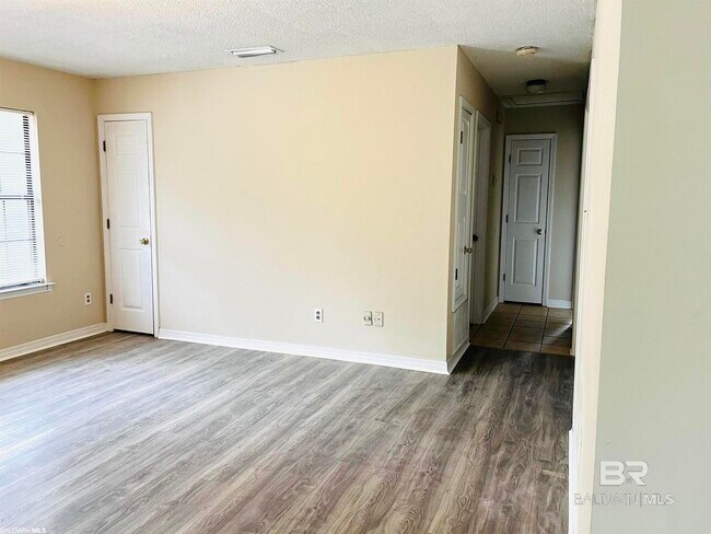 Foto del edificio - 20901 Lawrence Rd