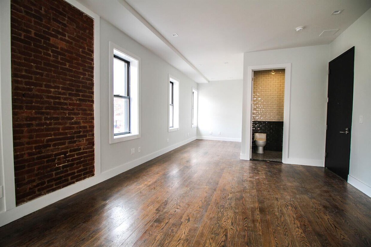 Building Photo - 58-25 Myrtle Ave