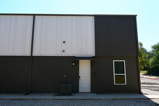 Building Photo - 1158 E Earle St