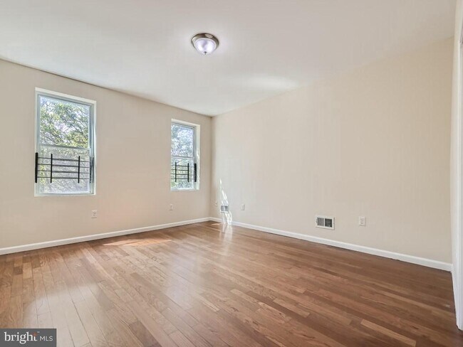 Foto del edificio - 2316 E Madison St