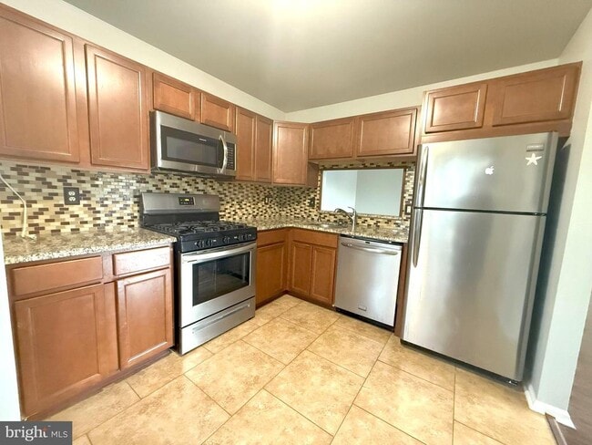 Building Photo - 2202 Tanglewood Ct