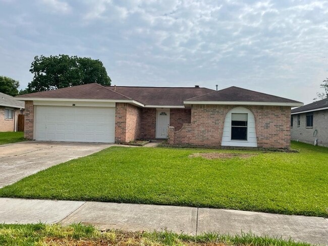 Building Photo - 451 Oakdale Dr