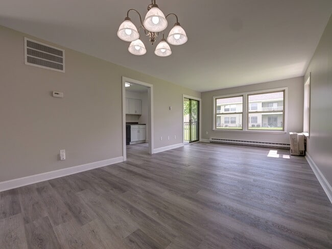 Building Photo - Colonie East Apartments