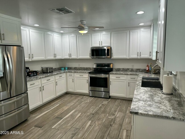 Building Photo - 4820 W Christine Cir