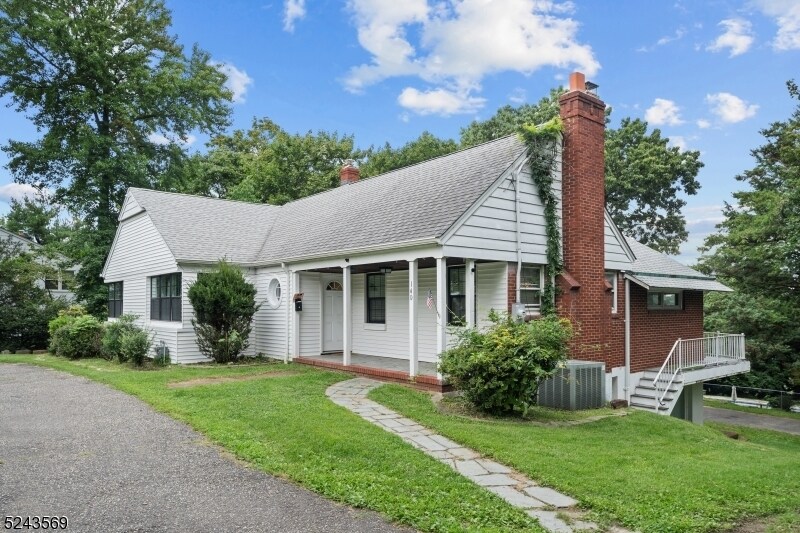 140 N Farview Ave, Paramus, NJ 07652 House Rental in Paramus, NJ