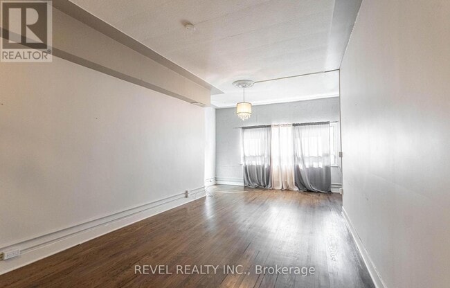 Building Photo - 4993-4993 King St
