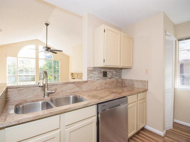Building Photo - 618 Cypress Pointe St