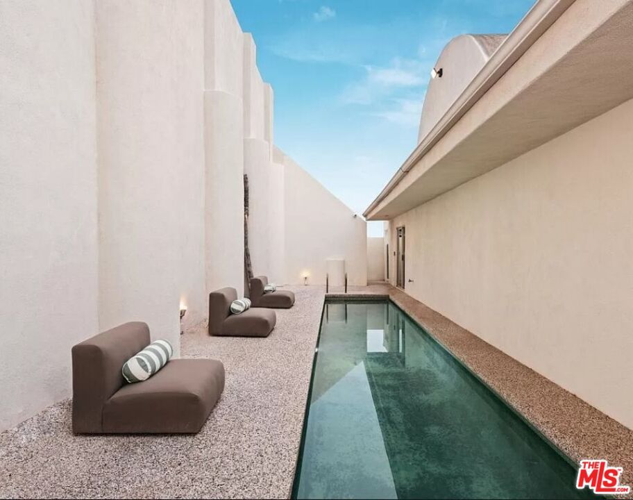 Foto principal - 8435 Franklin Ave