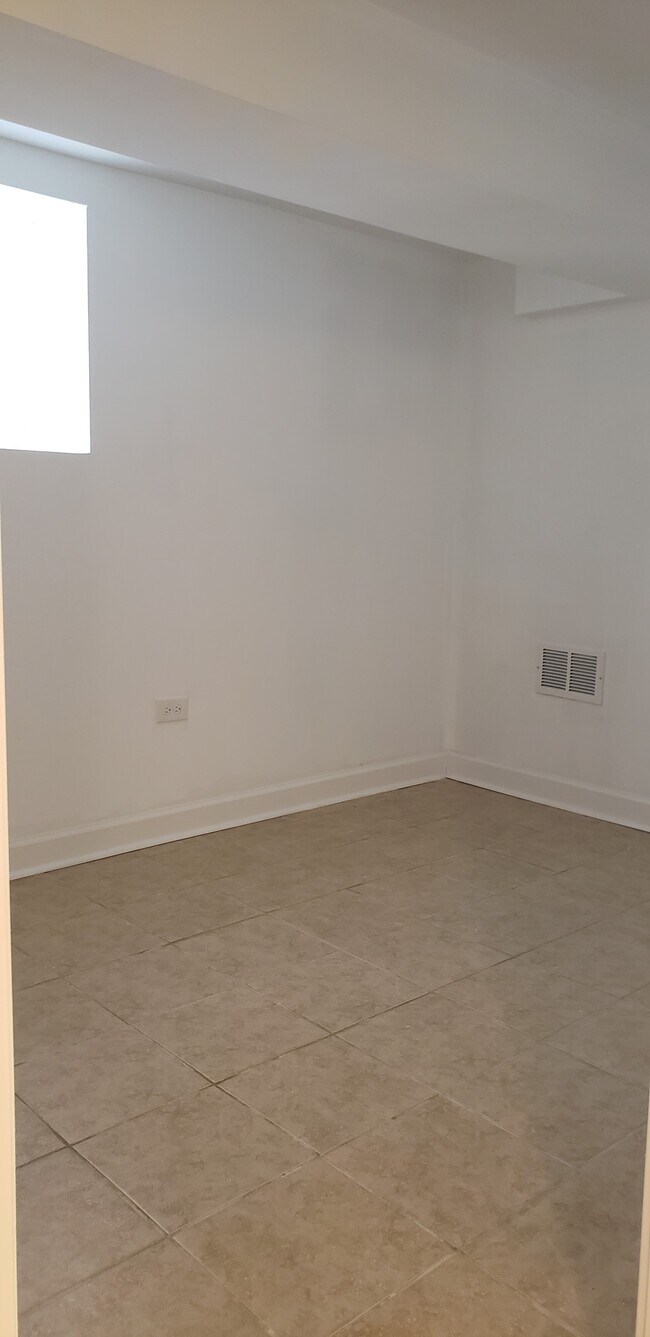 Foto del edificio - 5255 N Mobile Ave