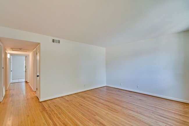 Building Photo - 941 // (Duplex)
