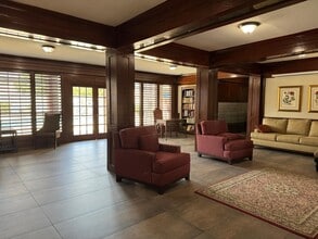 Building Photo - 2425 Underwood St