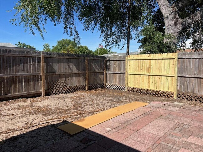 Foto del edificio - 7835 Arbordale Dr