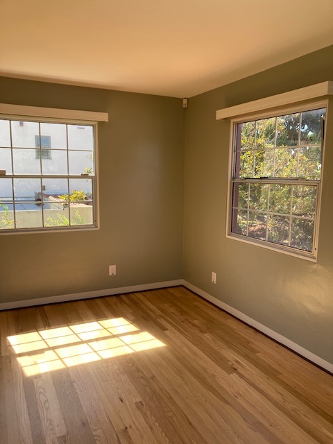 living area - 4319 Arista St