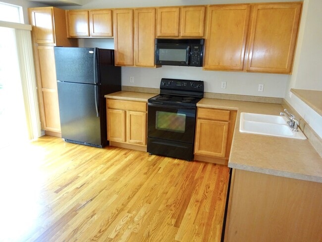 Building Photo - Spacious Two-Bedroom Townhouse with Attach...