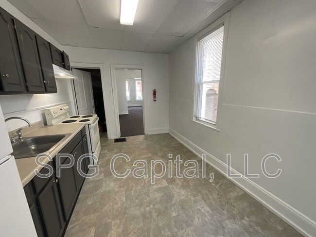 Building Photo - 330 Smyser St
